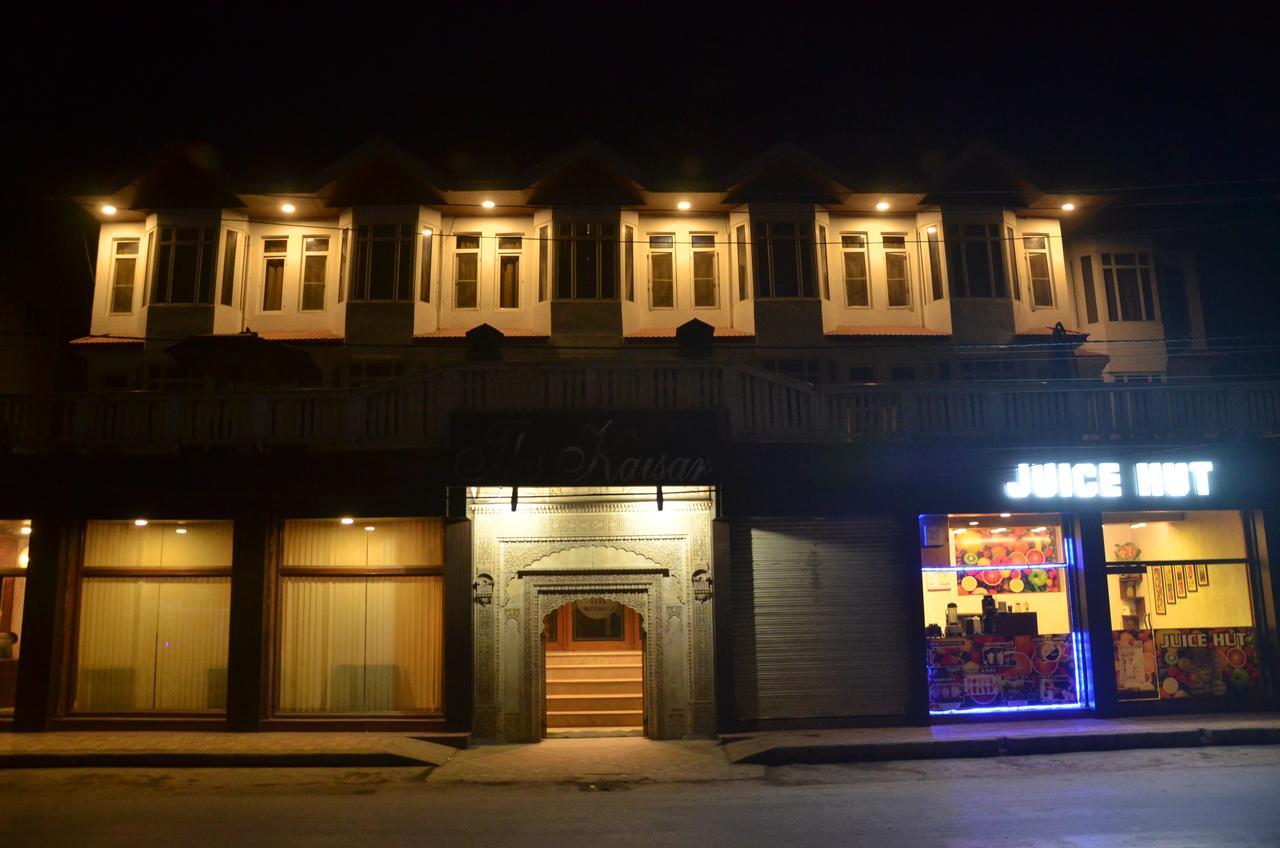 Kaisar Hotel Srīnagar Exterior foto