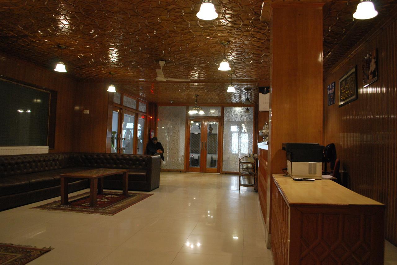 Kaisar Hotel Srīnagar Exterior foto