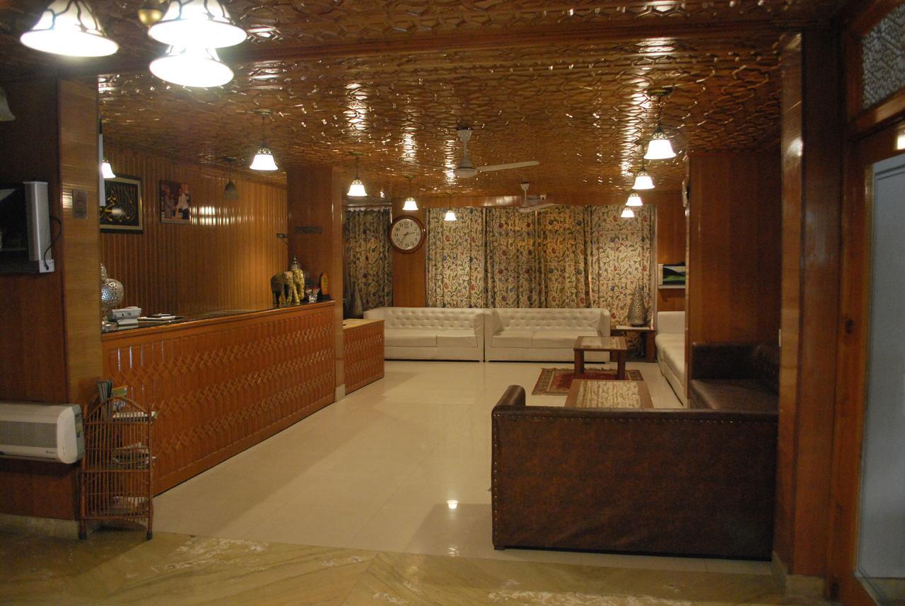 Kaisar Hotel Srīnagar Exterior foto
