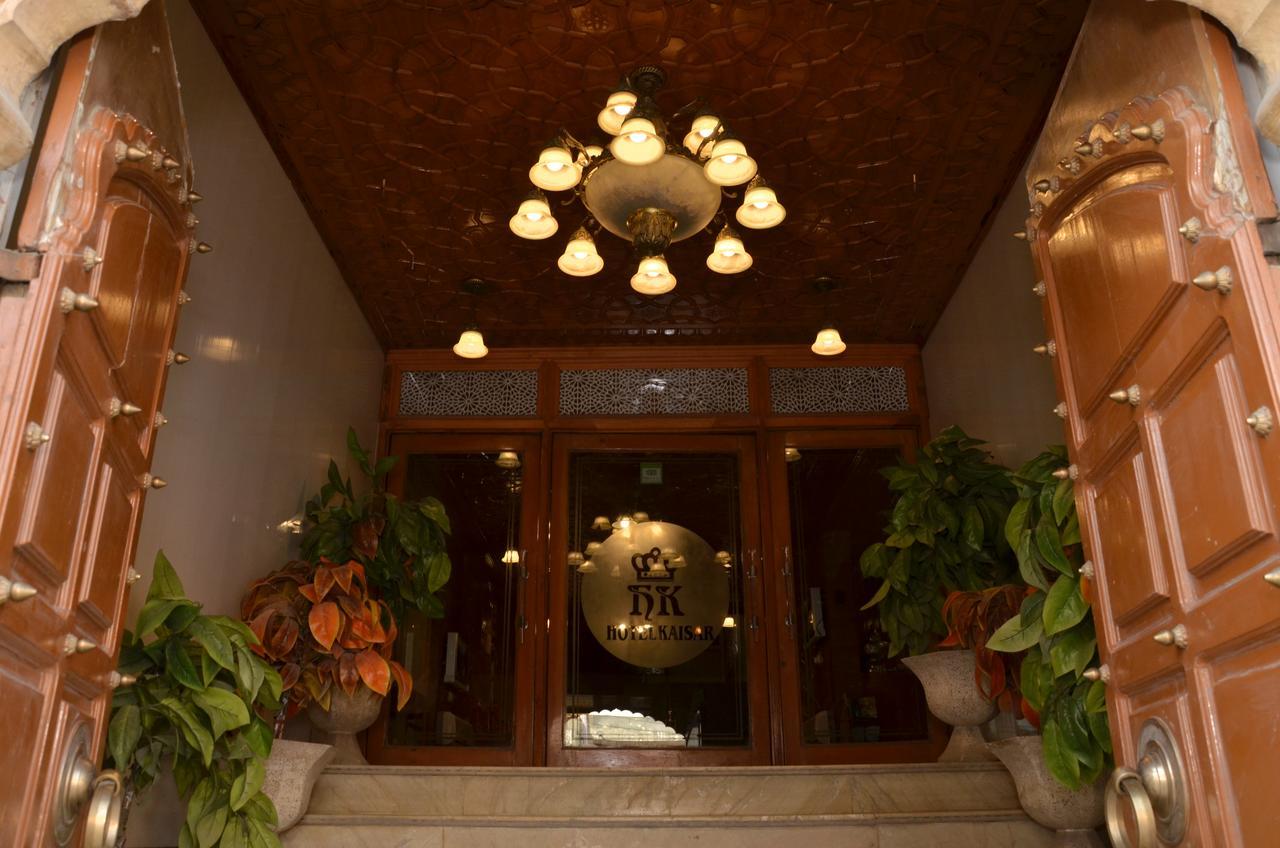 Kaisar Hotel Srīnagar Exterior foto