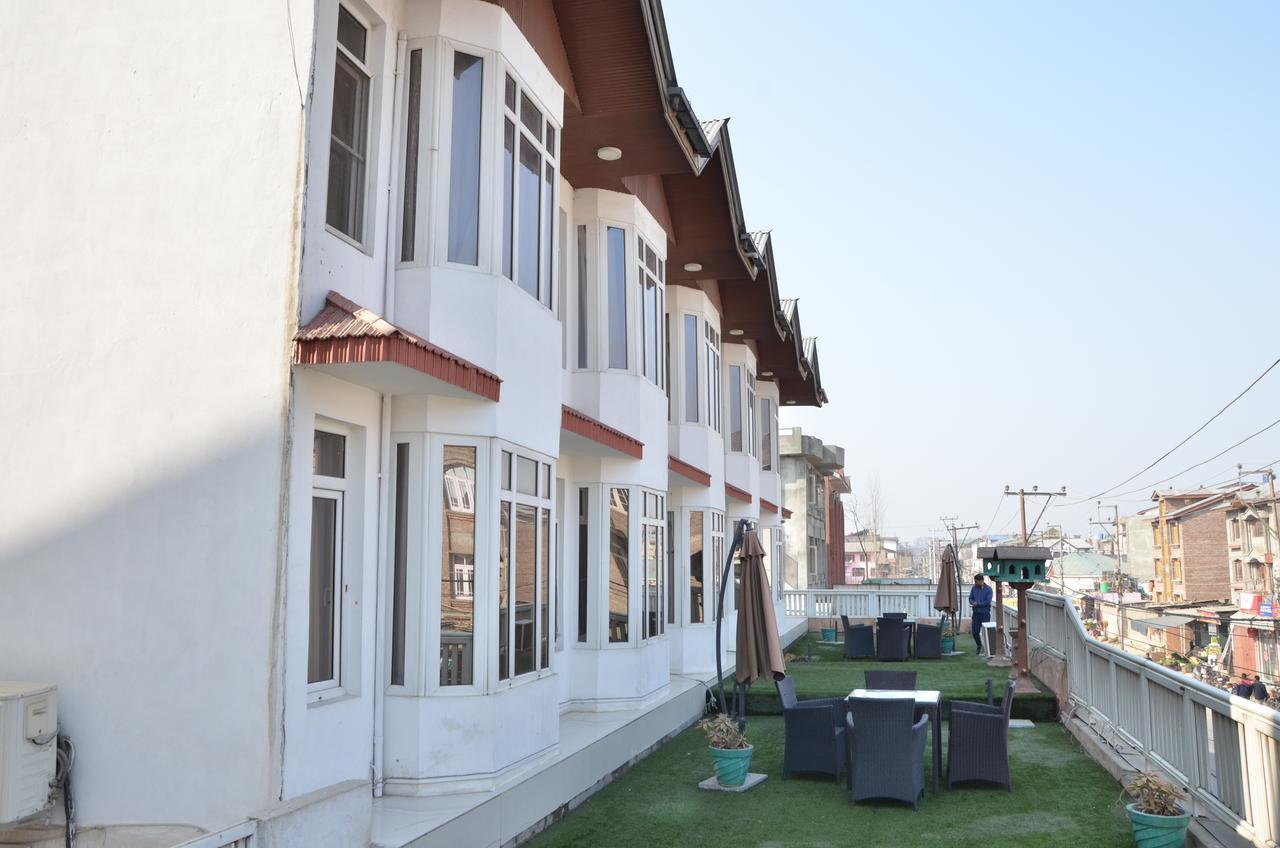 Kaisar Hotel Srīnagar Exterior foto