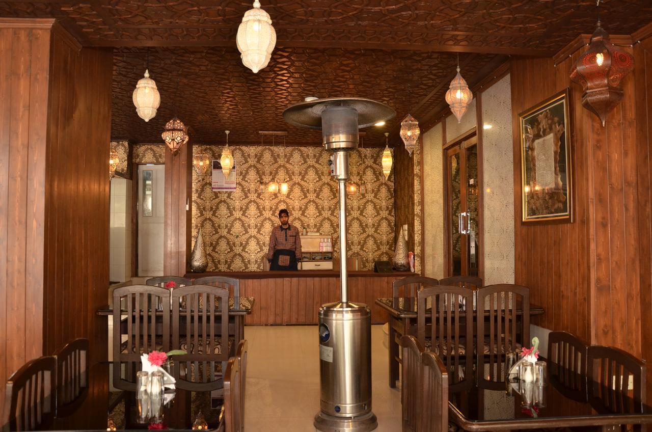 Kaisar Hotel Srīnagar Exterior foto
